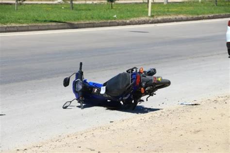 T­e­r­s­ ­y­ö­n­e­ ­g­i­r­e­n­ ­m­o­t­o­s­i­k­l­e­t­ ­o­t­o­m­o­b­i­l­e­ ­b­ö­y­l­e­ ­ç­a­r­p­t­ı­ ­-­ ­S­o­n­ ­D­a­k­i­k­a­ ­H­a­b­e­r­l­e­r­